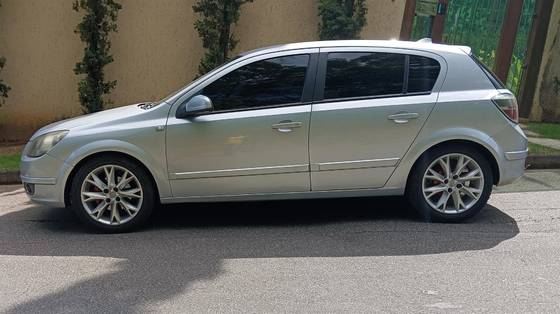 CHEVROLET VECTRA 2.0 MPFI GT HATCH 8V FLEX 4P MANUAL CHEVROLET VECTRA 2.0 MPFI GT HATCH 8V FLEX 4P MANUAL